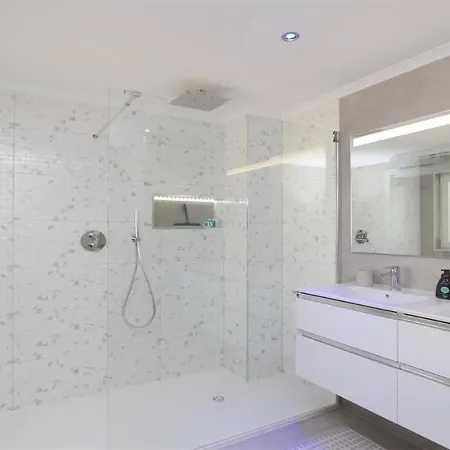 Apartment Valley 03- Cleverdetails, Monte Verde, Lux, Distant Sea View, 3 Bedroom, 4 Saltwater Pools Vilamoura