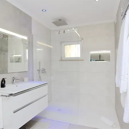 Valley 03- Cleverdetails, Monte Verde, Lux, Distant Sea View, 3 Bedroom, 4 Saltwater Pools Apartament