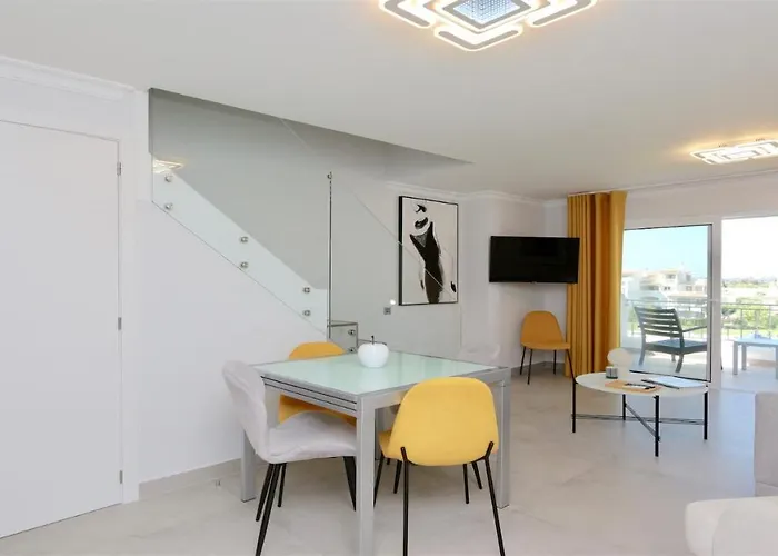 Apartament Valley 03- Cleverdetails, Monte Verde, Lux, Distant Sea View, 3 Bedroom, 4 Saltwater Pools