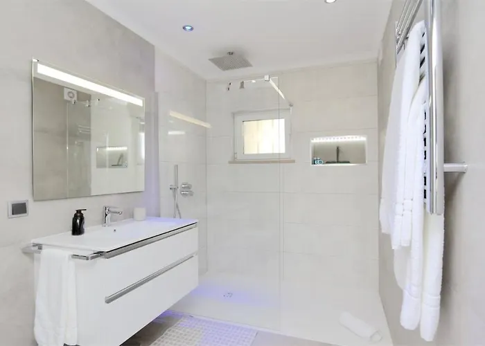 Valley 03- Cleverdetails, Monte Verde, Lux, Distant Sea View, 3 Bedroom, 4 Saltwater Pools Apartament