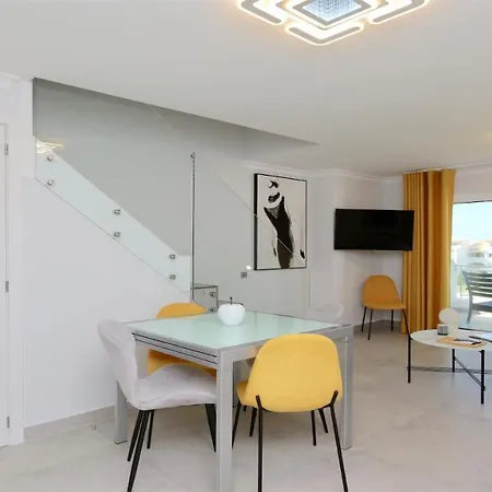 Appartement Valley 03- Cleverdetails, Monte Verde, Lux, Distant Sea View, 3 Bedroom, 4 Saltwater Pools